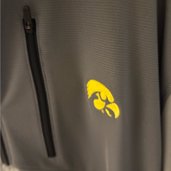 Cutter & Buck Iowa Hawkeyes Quarter Zip
Size XL - Picture 3 of 4